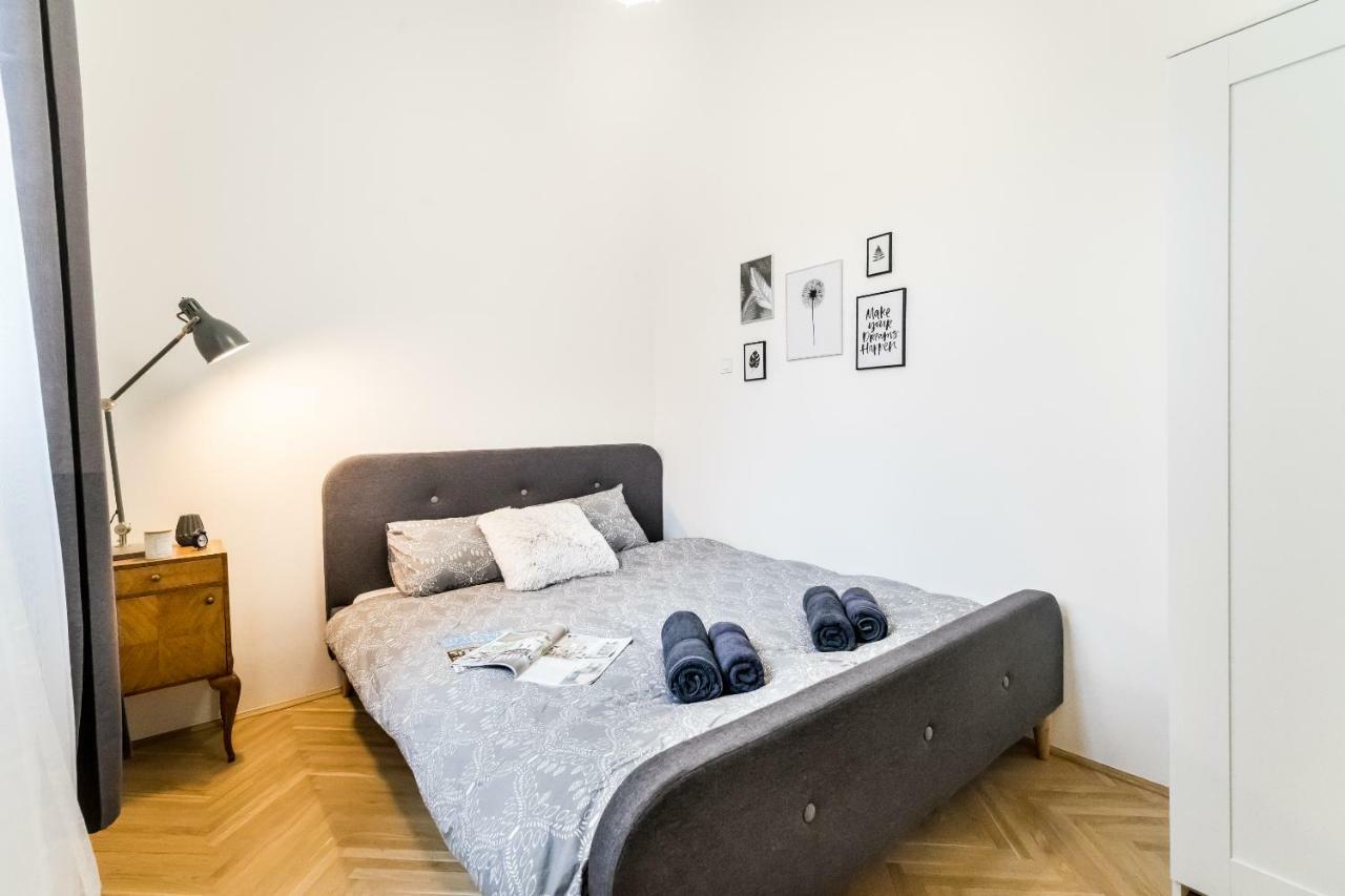 Bpr Colorlib Art Apartment Budapest Exteriör bild