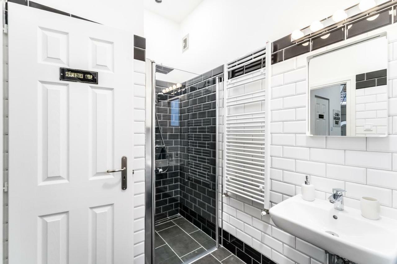 Bpr Colorlib Art Apartment Budapest Exteriör bild