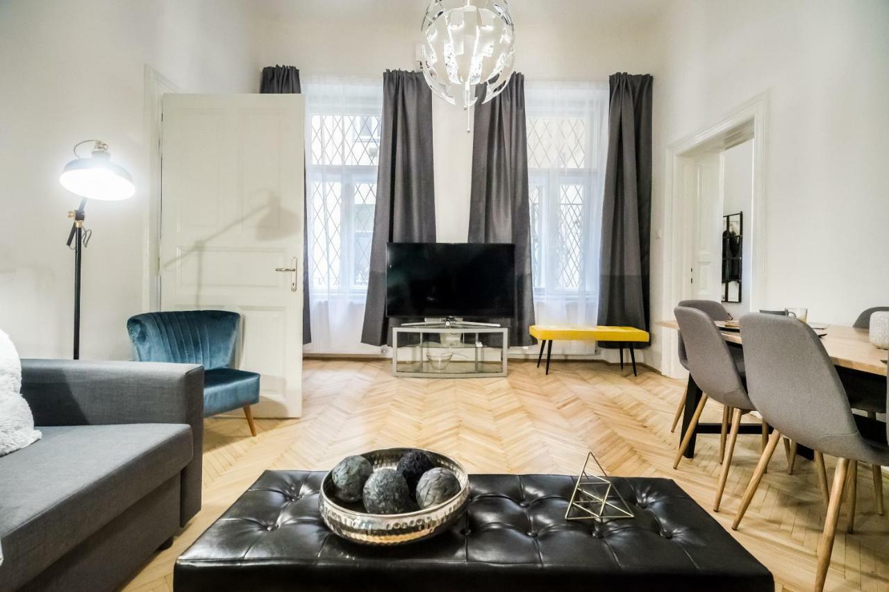 Bpr Colorlib Art Apartment Budapest Exteriör bild