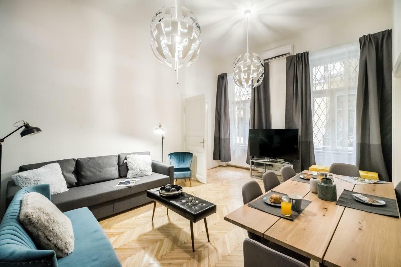 Bpr Colorlib Art Apartment Budapest Exteriör bild