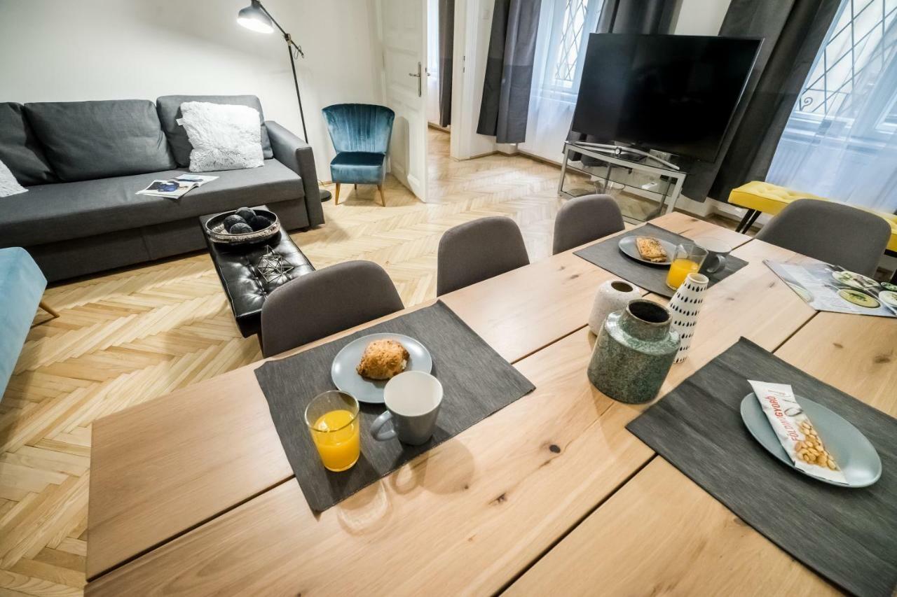 Bpr Colorlib Art Apartment Budapest Exteriör bild