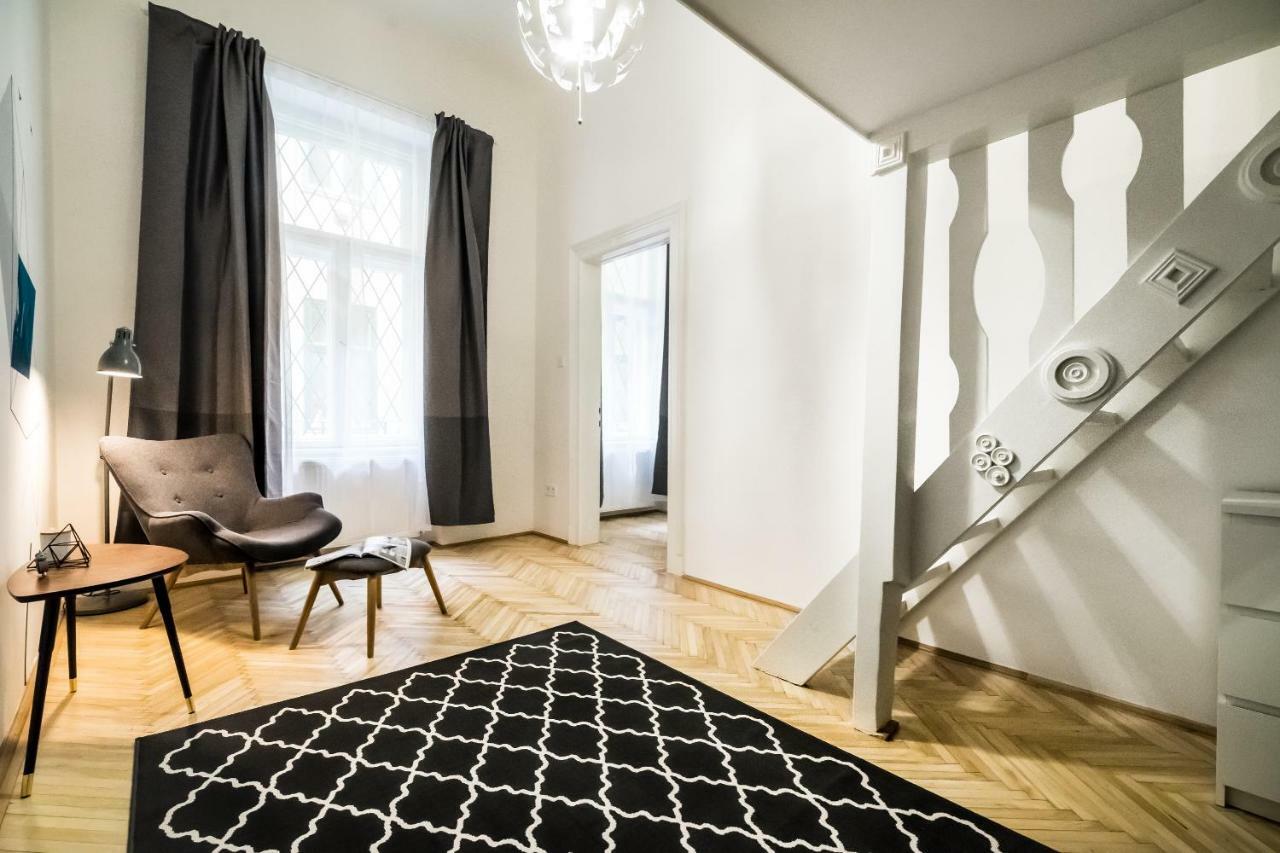 Bpr Colorlib Art Apartment Budapest Exteriör bild