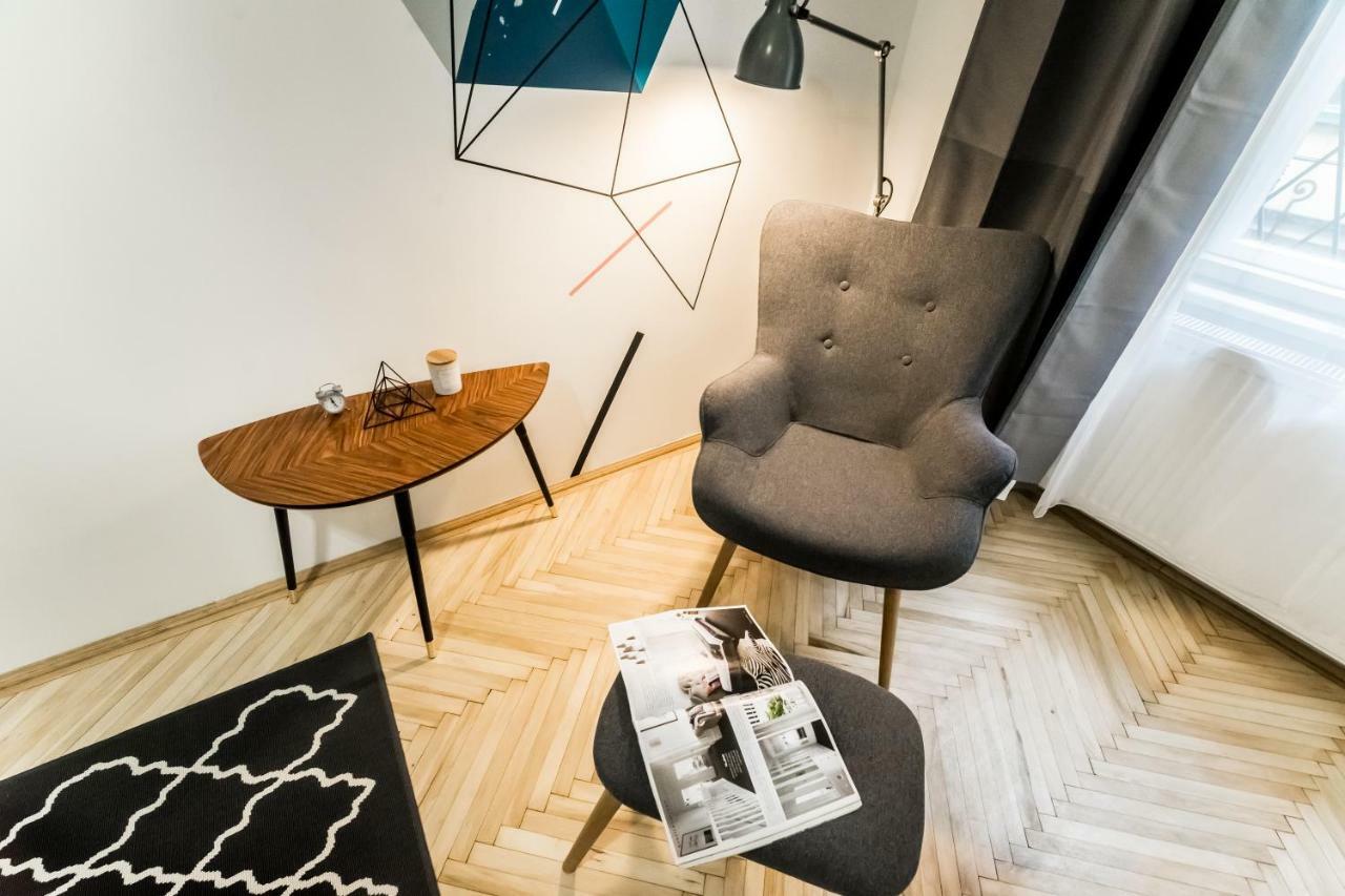 Bpr Colorlib Art Apartment Budapest Exteriör bild