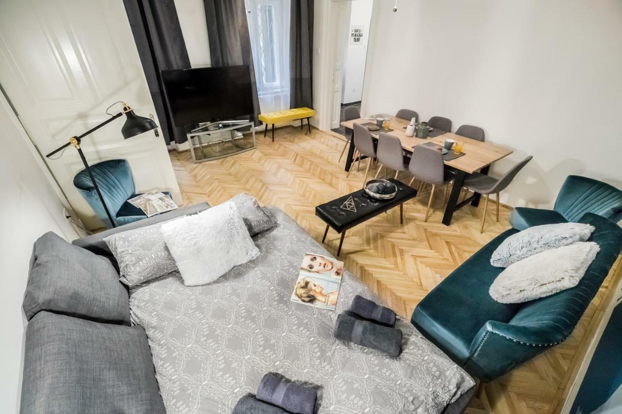 Bpr Colorlib Art Apartment Budapest Exteriör bild