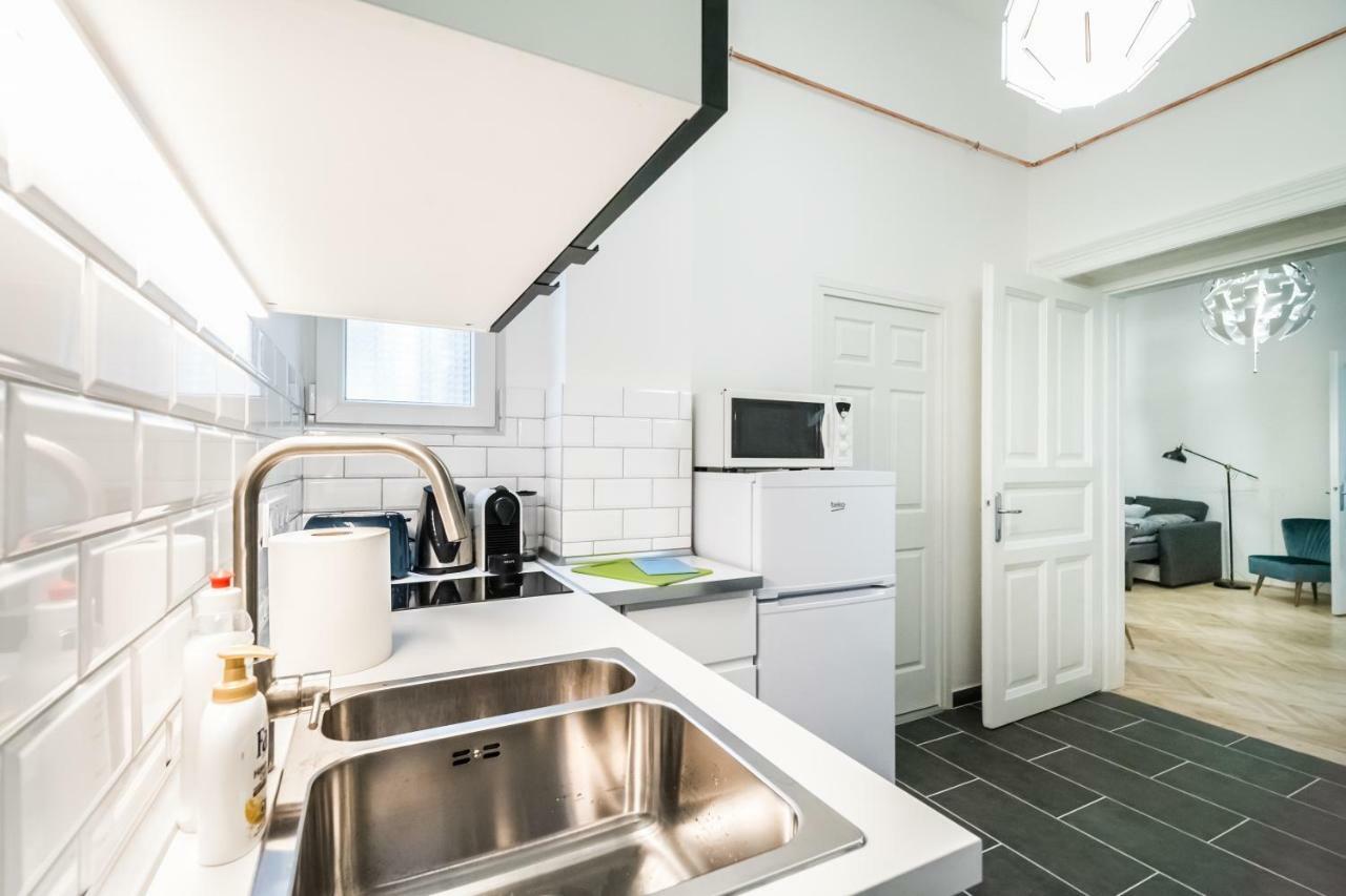 Bpr Colorlib Art Apartment Budapest Exteriör bild